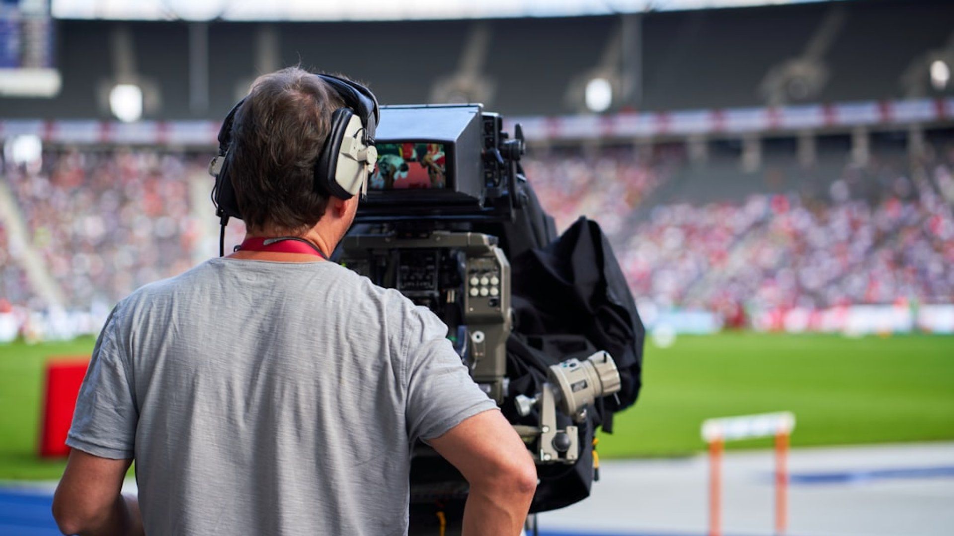 VAR : définition simple, fonctionnement et exemples concrets pour comprendre l’arbitrage vidéo au football