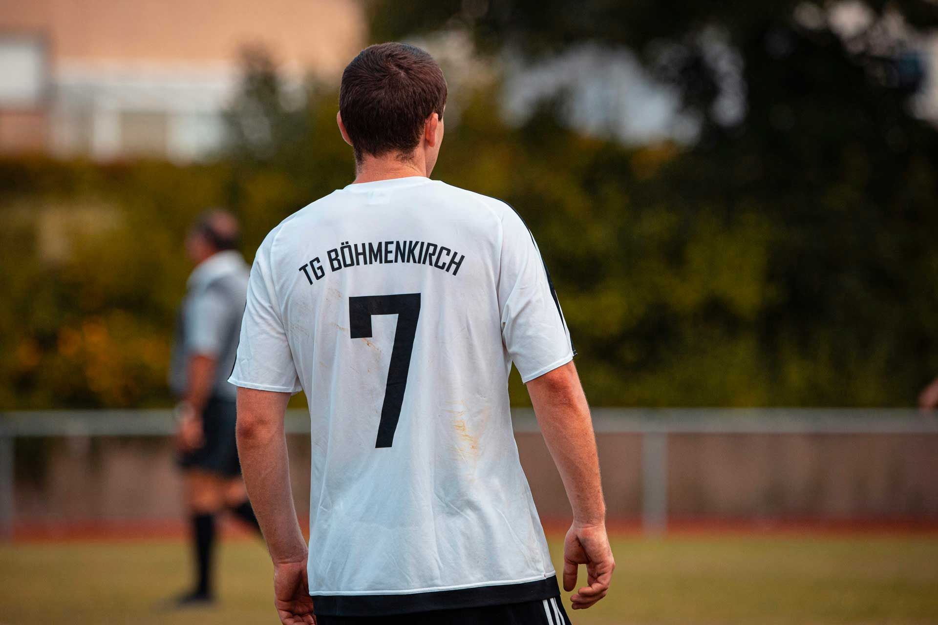 Un maillot de foot allemand porté par un joueur de dos